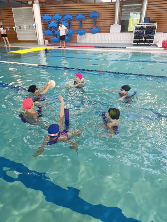 Les CE à la piscine